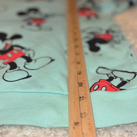 Disney kids large crewneck excellent condition - Picture 8 of 9